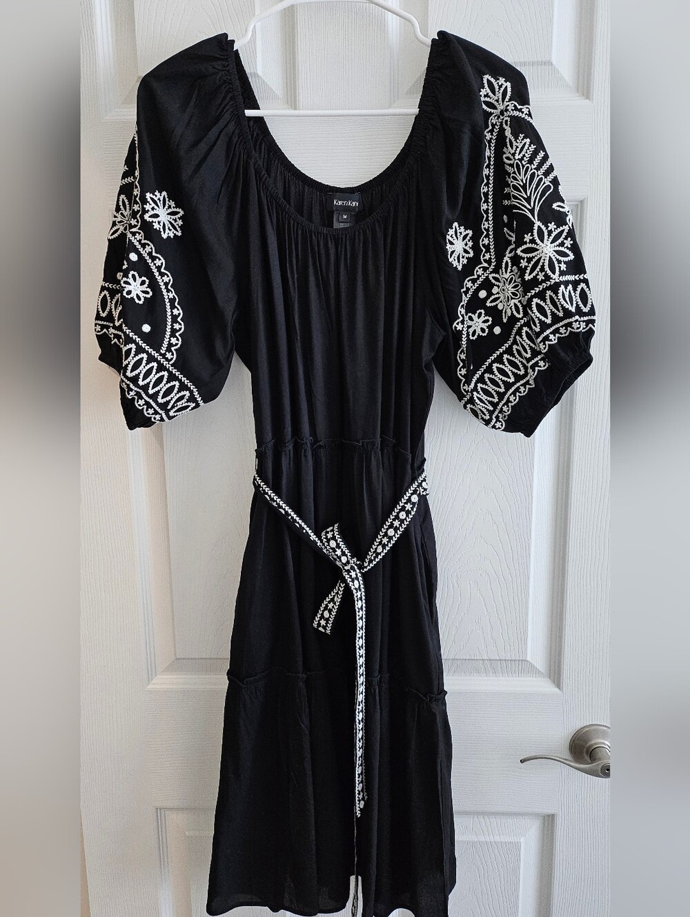 Karen Kane Med Dress Black White Embroidered ruffle puff sleeves